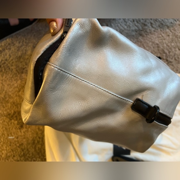 Away $325 Everything Bag Silver Leather Limited Edition - Picture 11 of 16